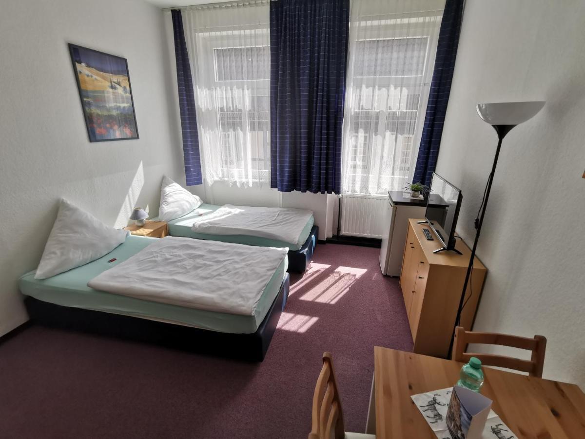 Hotel-Pension Zum Hirsch Hattersheim am Main Exteriér fotografie