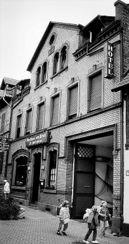 Hotel-Pension Zum Hirsch Hattersheim am Main Exteriér fotografie