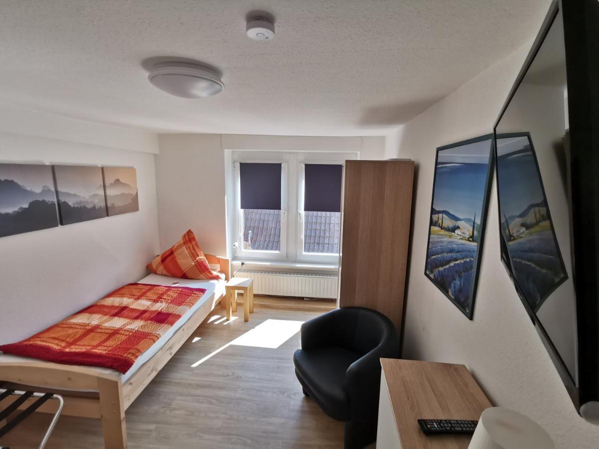 Hotel-Pension Zum Hirsch Hattersheim am Main Exteriér fotografie