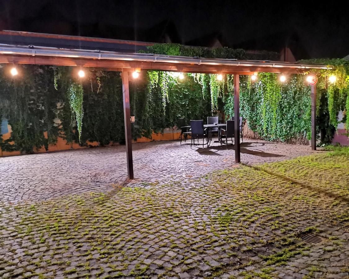 Hotel-Pension Zum Hirsch Hattersheim am Main Exteriér fotografie