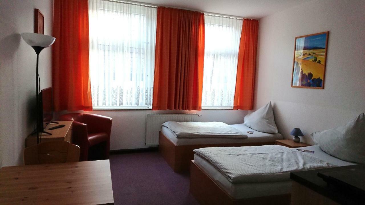 Hotel-Pension Zum Hirsch Hattersheim am Main Exteriér fotografie
